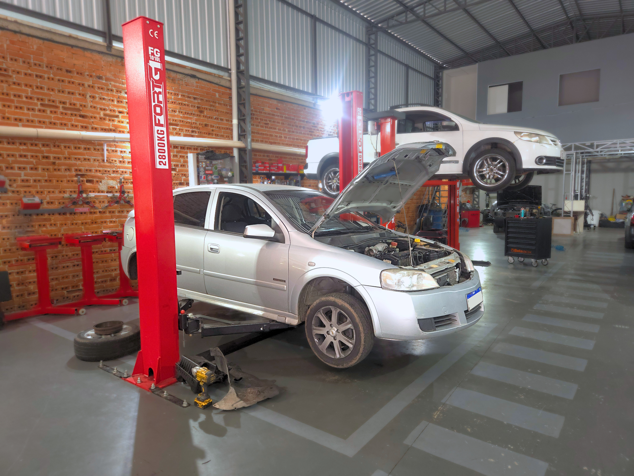 Serviço automotivo na oficina